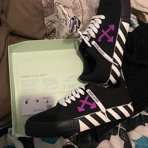 Off white low Vulcs black/purple